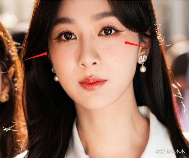 杨紫强凹美女人设，穿高定佩戴超70万珠宝，摆拍反被嘲