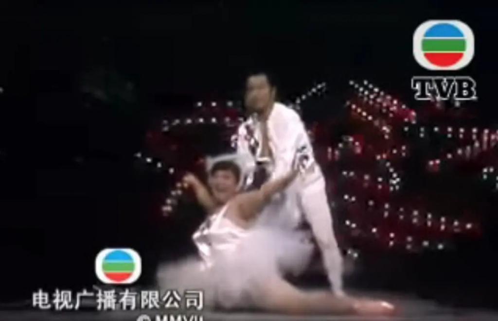 大女自杀，二女天后，秋官和他的四个女儿……