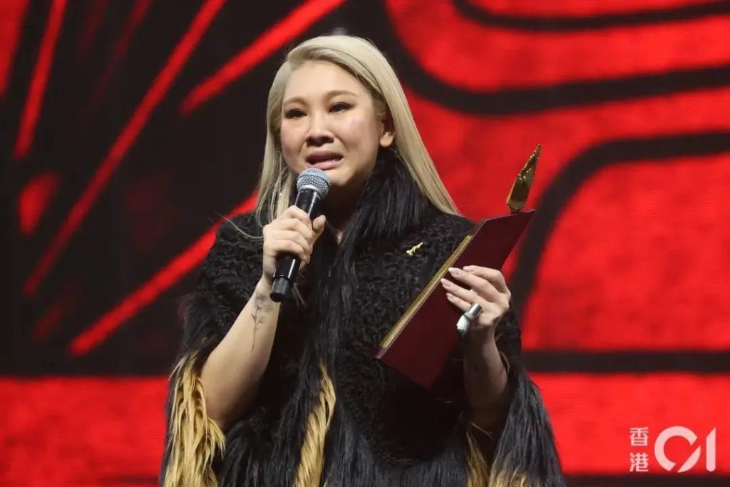 大女自杀，二女天后，秋官和他的四个女儿……