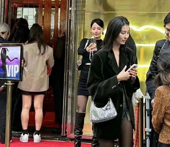 她也塌房，AB不再一个人挨骂
