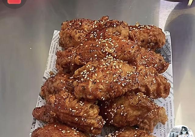 郑爽吃大餐住豪宅，被曝身家6亿却不履行判决，躲国外生活优渥