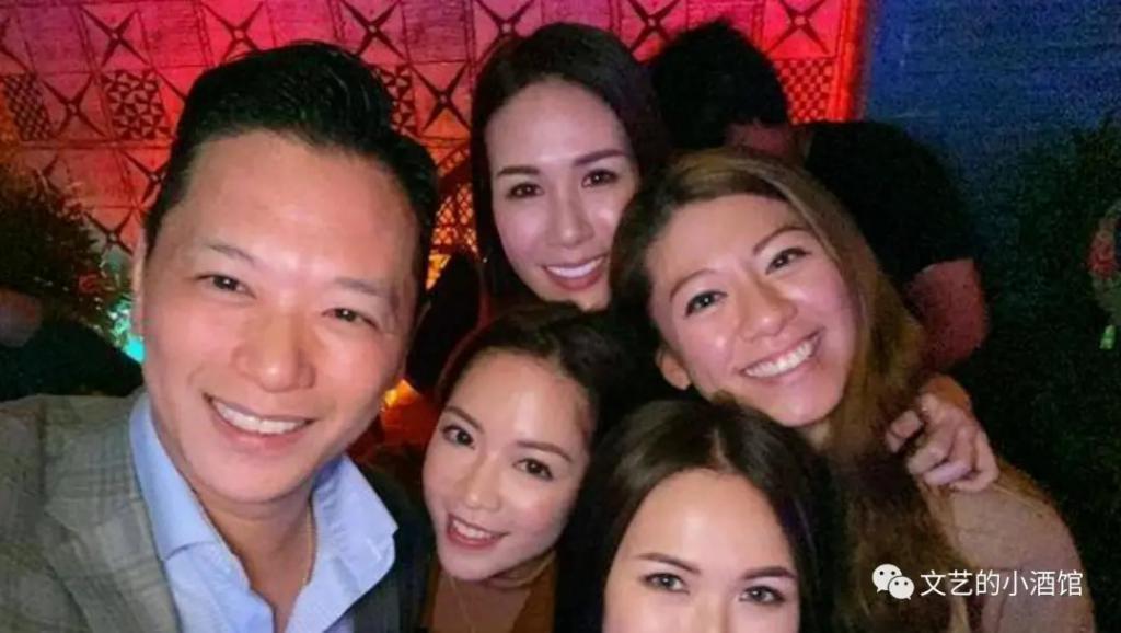 43岁女星满头白发，嫁“软饭男”4年生3胎，被婚姻摧毁了？
