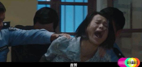 43岁女星满头白发，嫁“软饭男”4年生3胎，被婚姻摧毁了？