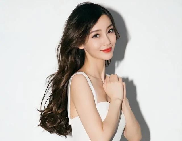 杨颖首次回应风波被指避重就轻,三点因素决定走向