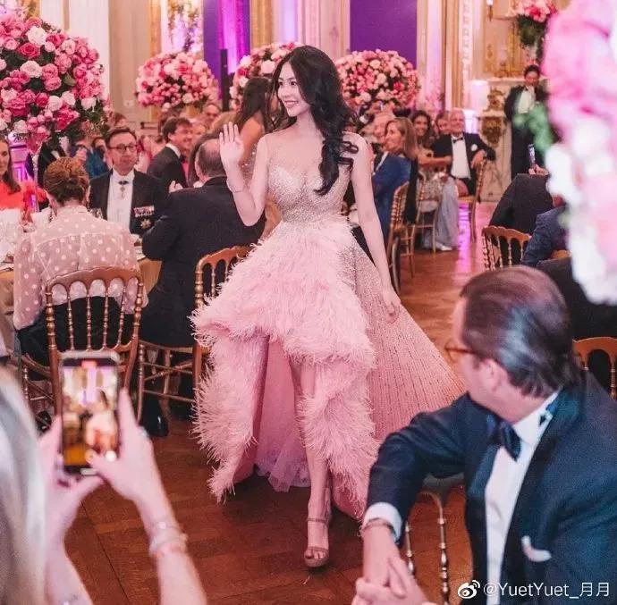 还记得邱淑贞女儿沈月吗？和妈妈越来越像了？