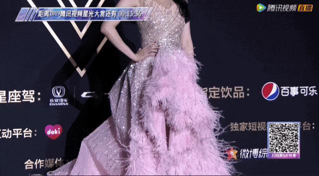 还记得邱淑贞女儿沈月吗？和妈妈越来越像了？