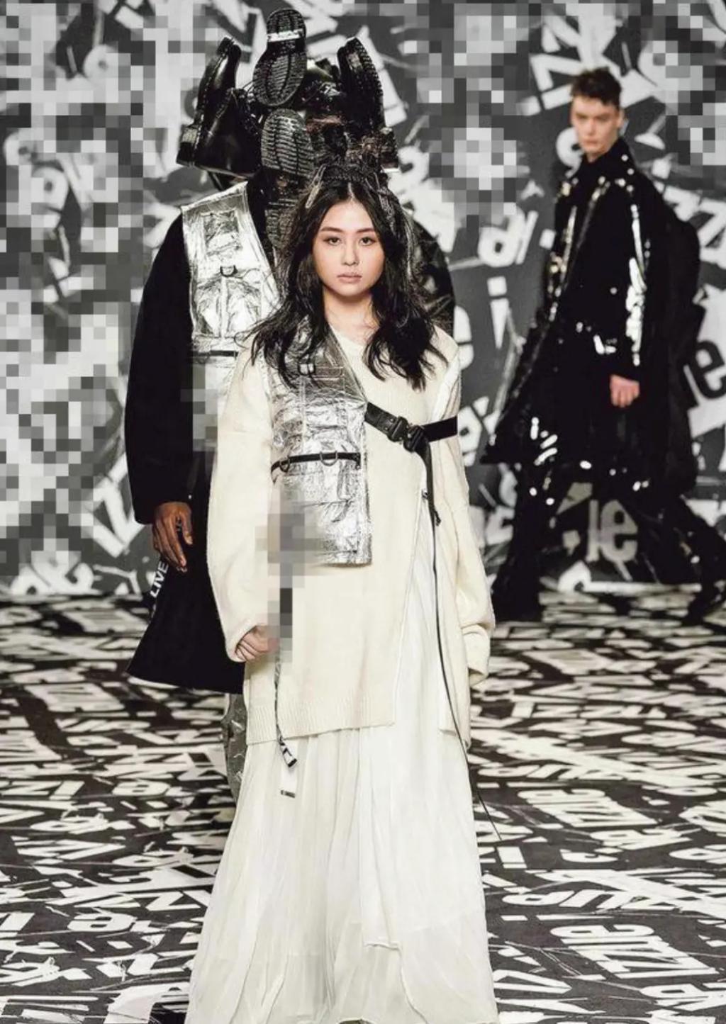 还记得邱淑贞女儿沈月吗？和妈妈越来越像了？