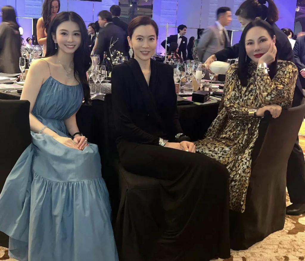 还记得邱淑贞女儿沈月吗？和妈妈越来越像了？