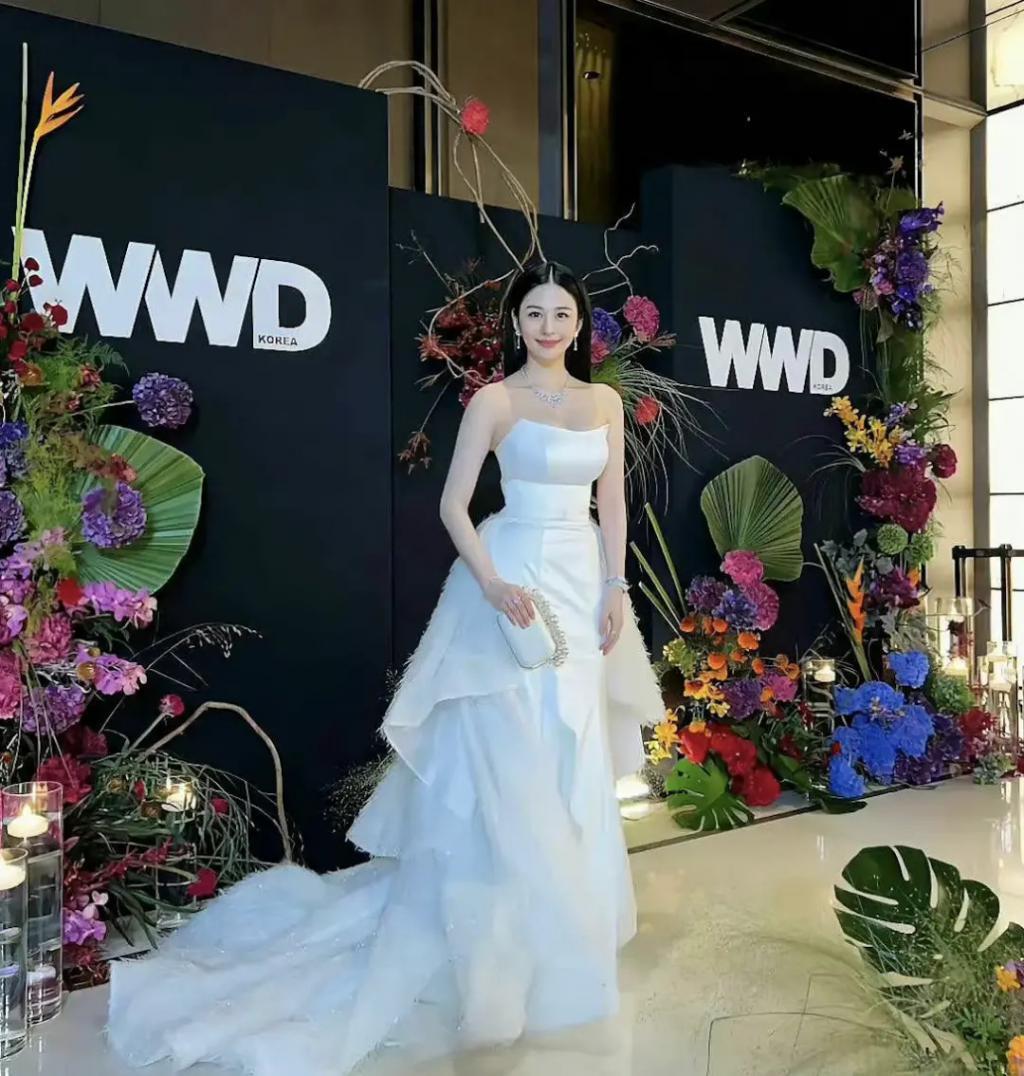 还记得邱淑贞女儿沈月吗？和妈妈越来越像了？