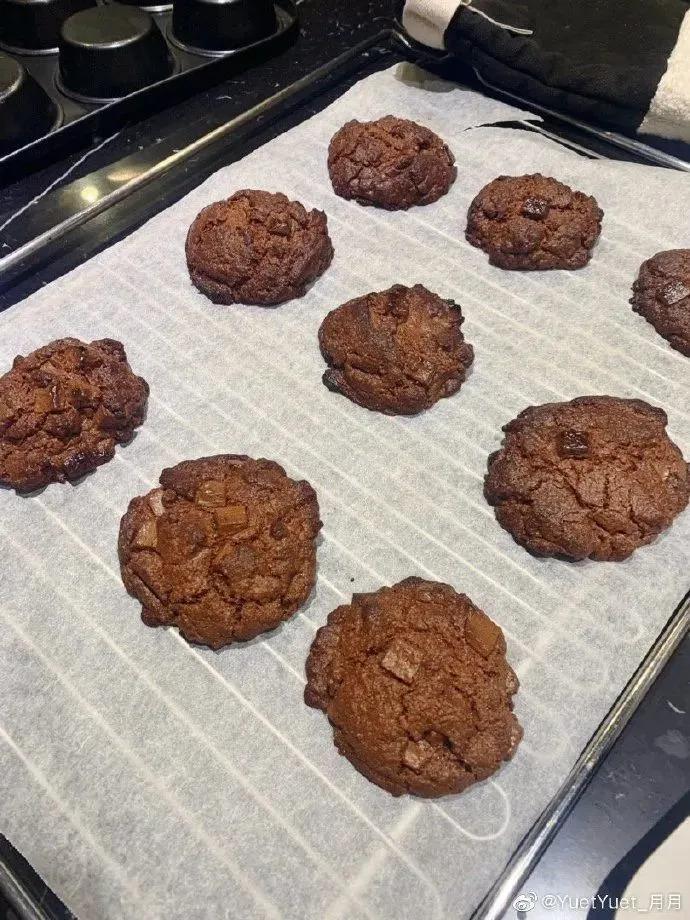 还记得邱淑贞女儿沈月吗？和妈妈越来越像了？