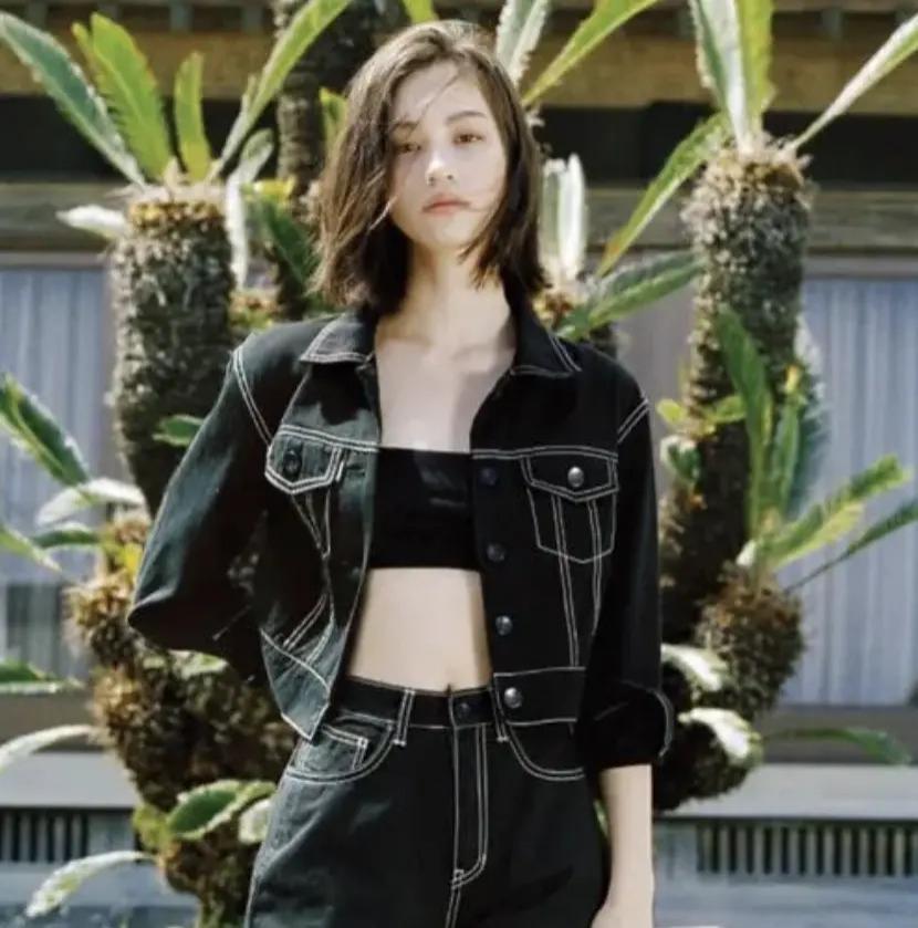 还记得邱淑贞女儿沈月吗？和妈妈越来越像了？