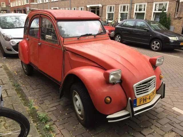 老头狂喜！欧洲的老爷车靠 “ 油改电 ” 复活了。