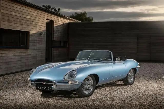 老头狂喜！欧洲的老爷车靠 “ 油改电 ” 复活了。