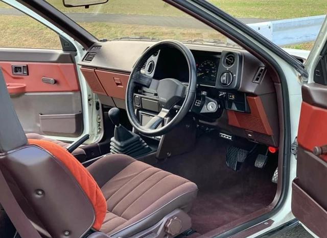 老头狂喜！欧洲的老爷车靠 “ 油改电 ” 复活了。