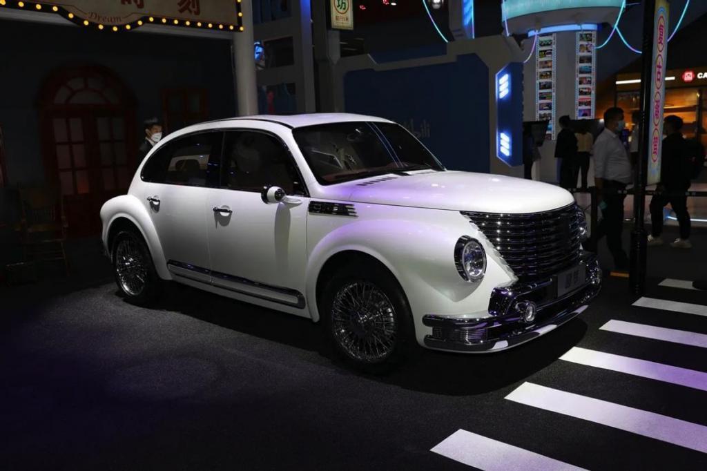 老头狂喜！欧洲的老爷车靠 “ 油改电 ” 复活了。