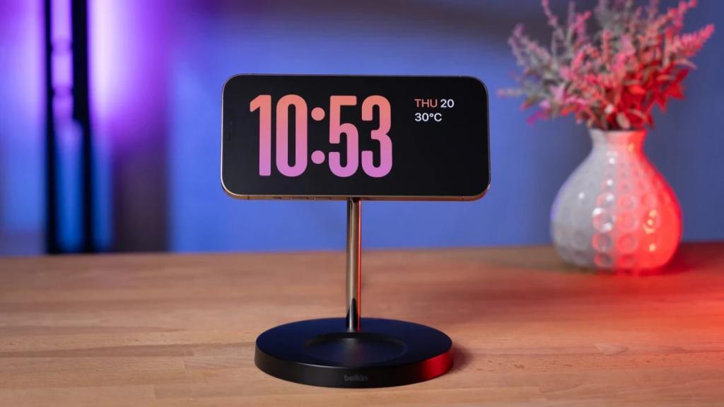 苹果商店下架涉黄软件 / 余承东谈问界销量：起死回生 / 微软下月将推出首款 AI 芯片