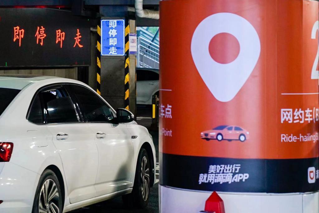 苹果商店下架涉黄软件 / 余承东谈问界销量：起死回生 / 微软下月将推出首款 AI 芯片