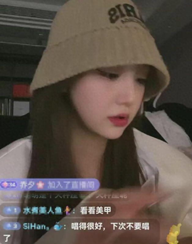 王思聪搂新女友蹦迪 女方年仅23岁身材傲人爱跳舞