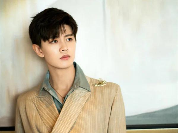 演员关宇曝卓伟瓜被买走，R姓男星花了三千万，任嘉伦陷争议
