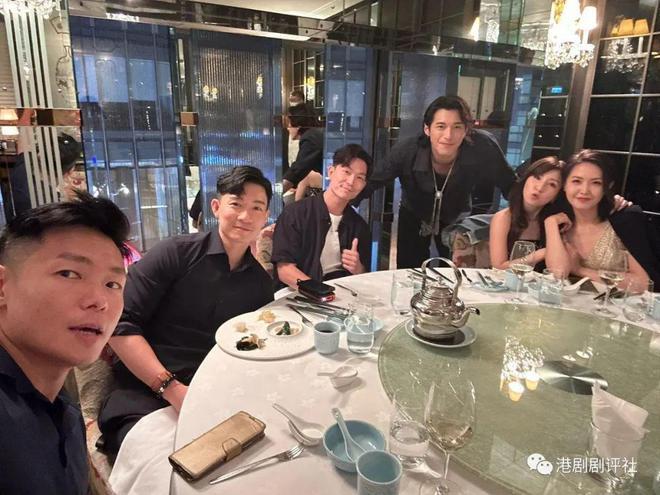 港姐冠军与10亿男友飞巴厘岛，两人似预演婚礼力证感情不变