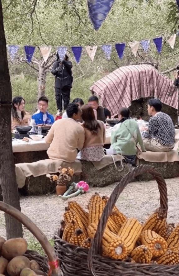 吴千语带施伯雄上恋综！无名指戴戒指被猜已隐婚