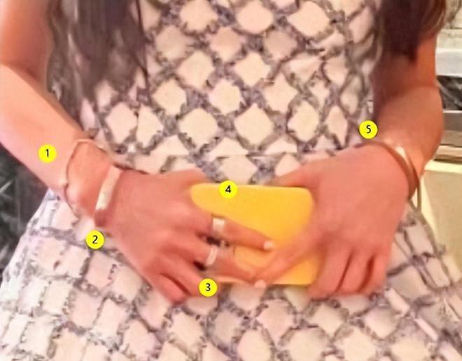 57岁温碧霞小县城商演太掉面,戴5种配饰,十级美颜仍难掩沧桑!