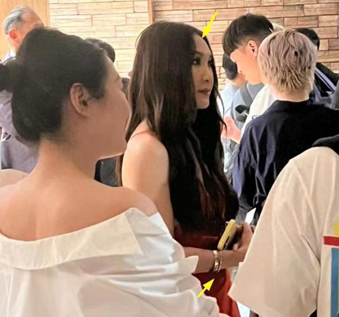 57岁温碧霞小县城商演太掉面,戴5种配饰,十级美颜仍难掩沧桑!