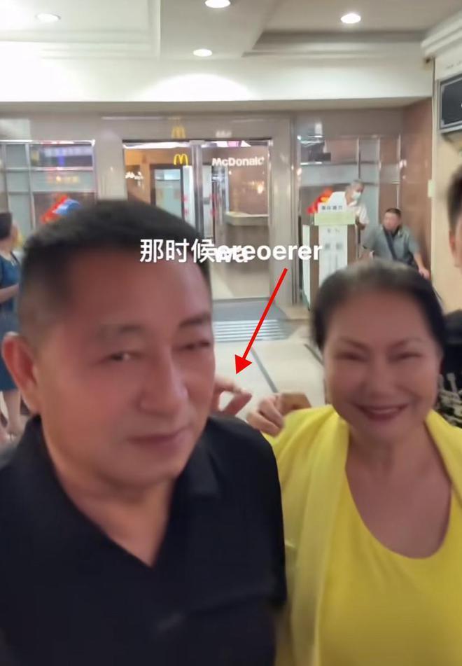 汪小菲携父亲现身台湾省 S妈相陪搭肩汪爸引热议