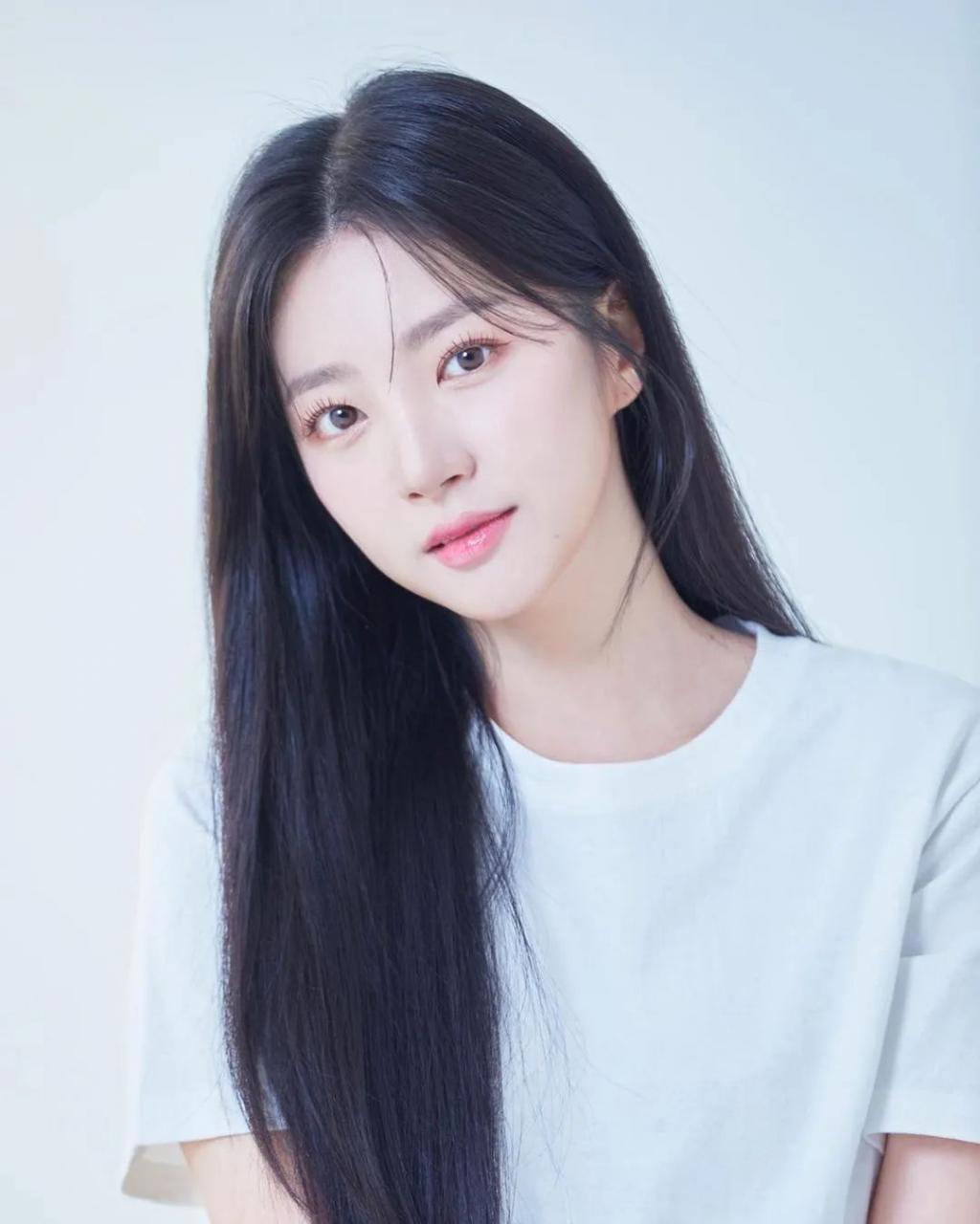 三代女团成员宣布奉子成婚！与新郎相识多年恩爱倍加
