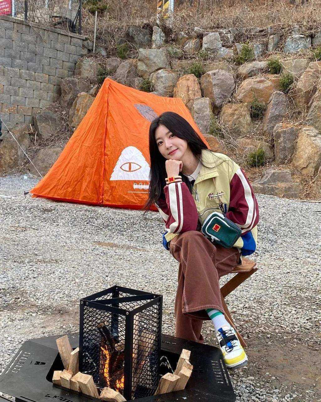三代女团成员宣布奉子成婚！与新郎相识多年恩爱倍加