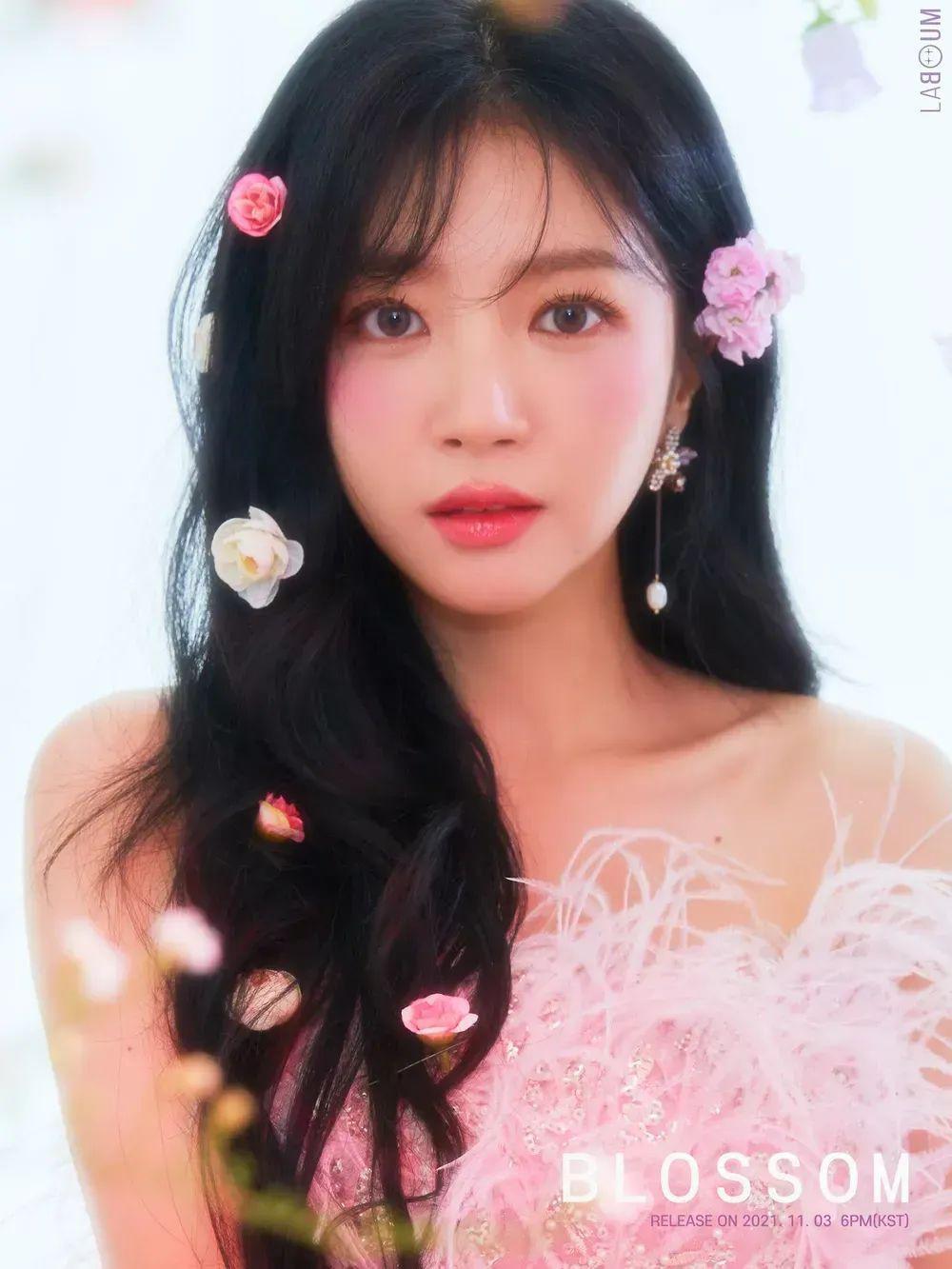三代女团成员宣布奉子成婚！与新郎相识多年恩爱倍加