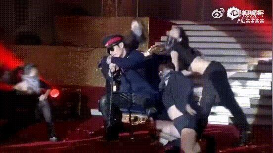 这场风波是一波接一波啊