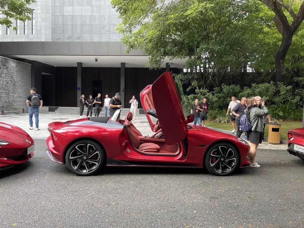 谁再笑话中国车，就给他一电跑