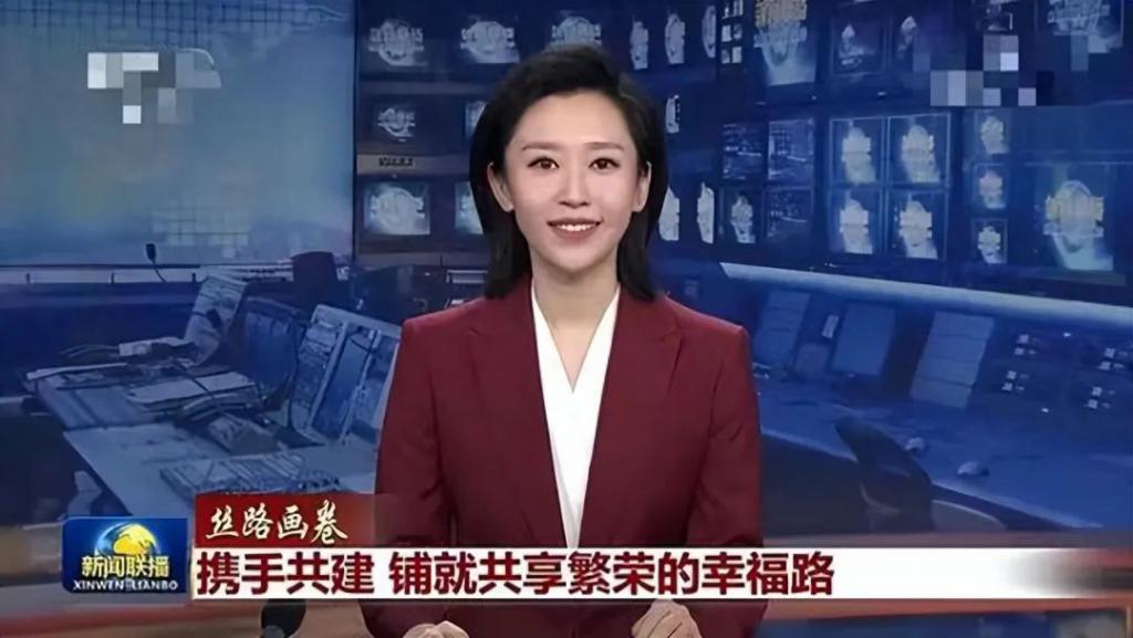 新闻联播90后美女主播受力捧!大量生活照曝光,清纯撞脸刘亦菲