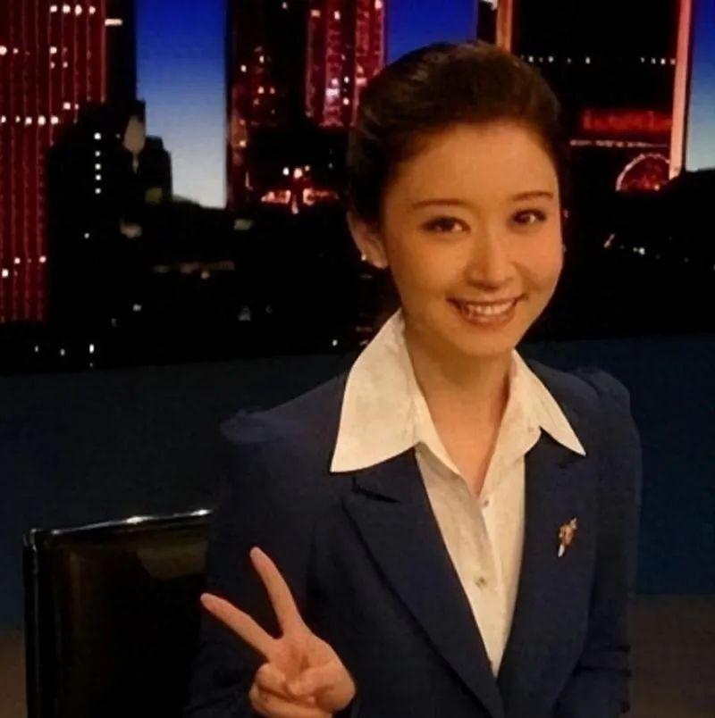 新闻联播90后美女主播受力捧!大量生活照曝光,清纯撞脸刘亦菲