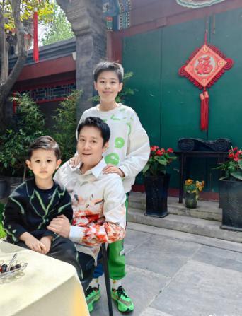 拒绝那英娶富婆，60后“甜豆”凭什么？
