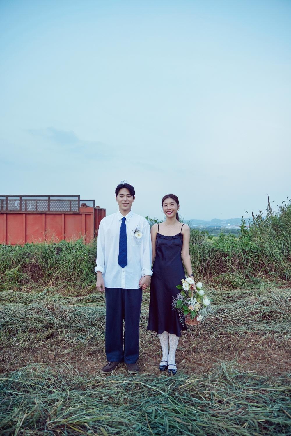 因戏结缘，顶流女团出身的她即将与理想型男演员步入婚姻殿堂