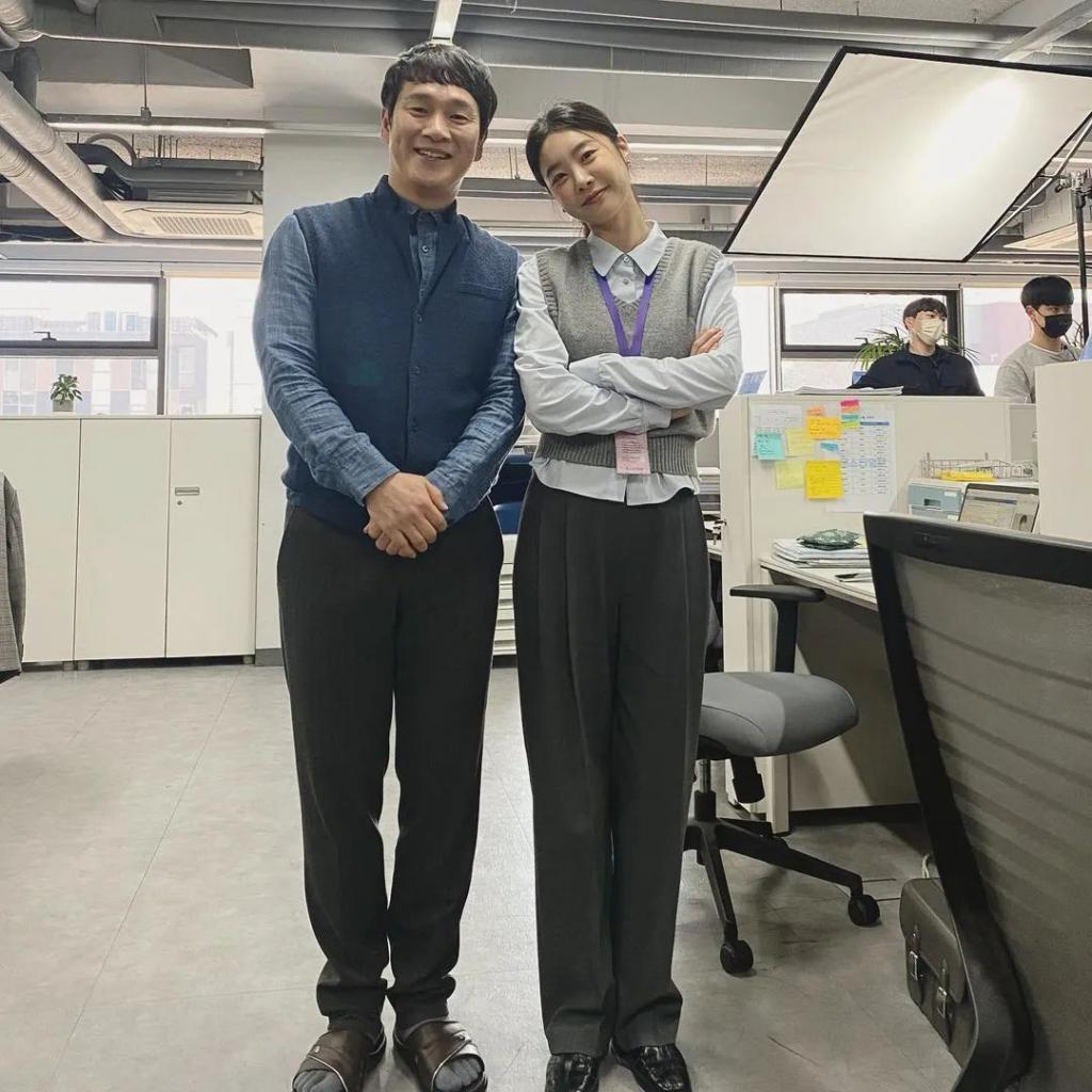因戏结缘，顶流女团出身的她即将与理想型男演员步入婚姻殿堂