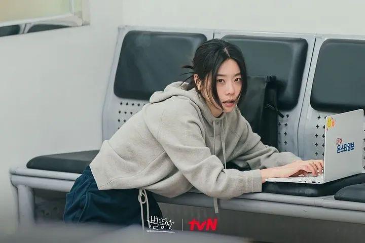 因戏结缘，顶流女团出身的她即将与理想型男演员步入婚姻殿堂