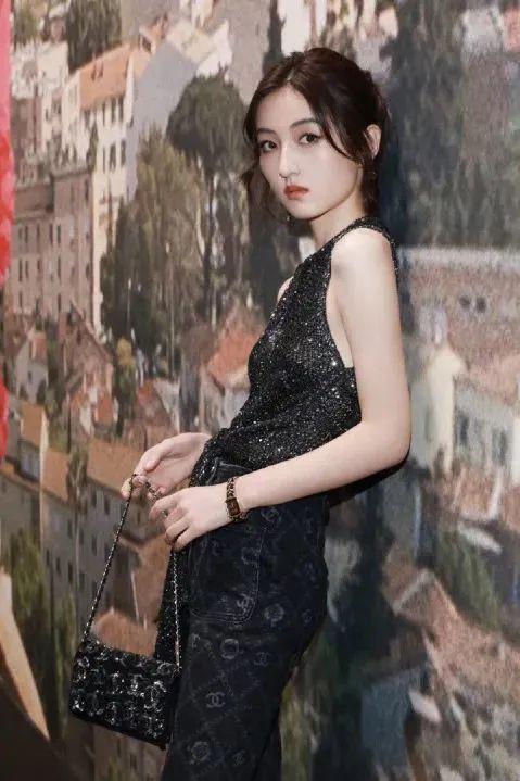 95花、85花，谁更能撑住场子，时装周走一圈就知道了！