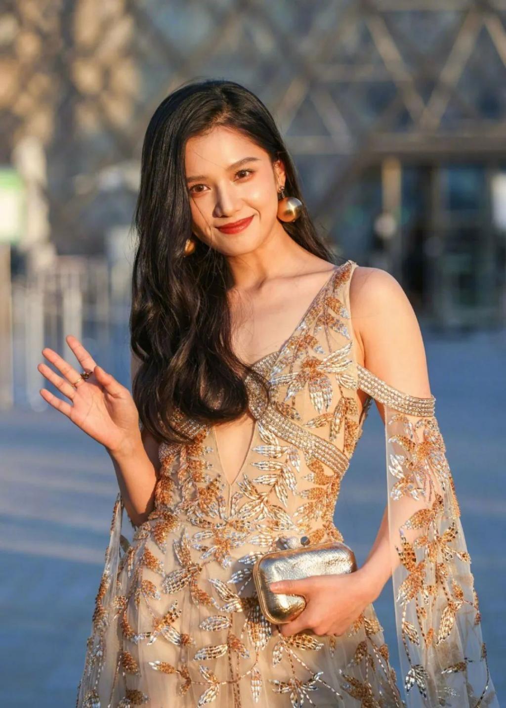 95花、85花，谁更能撑住场子，时装周走一圈就知道了！