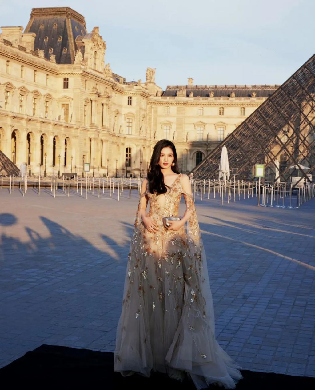 95花、85花，谁更能撑住场子，时装周走一圈就知道了！