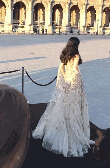 95花、85花，谁更能撑住场子，时装周走一圈就知道了！