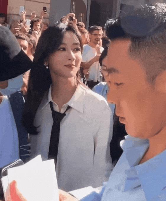 95花、85花，谁更能撑住场子，时装周走一圈就知道了！