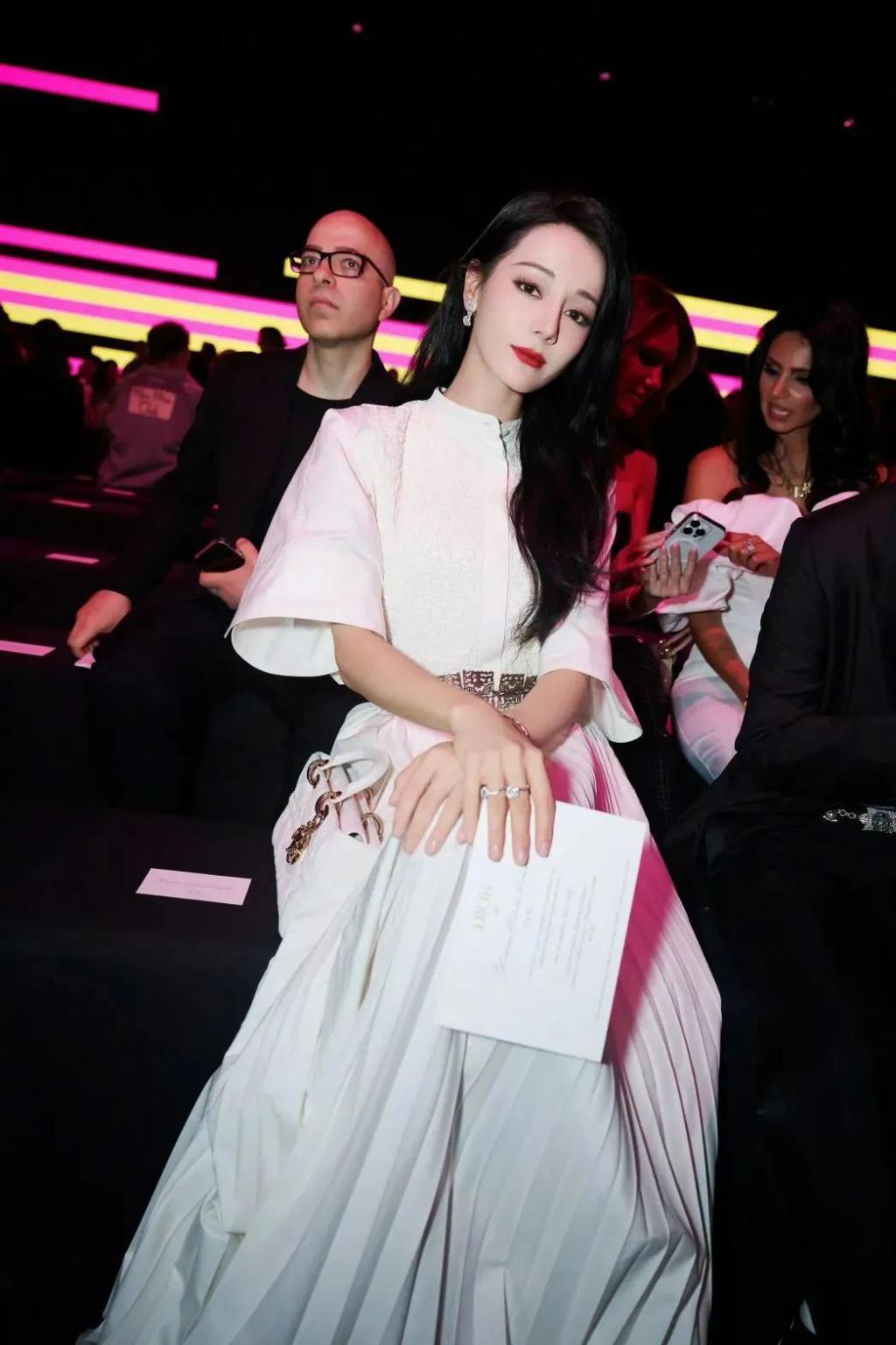 95花、85花，谁更能撑住场子，时装周走一圈就知道了！