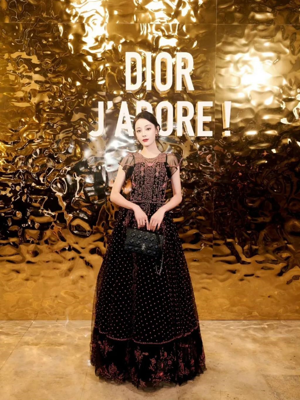 95花、85花，谁更能撑住场子，时装周走一圈就知道了！