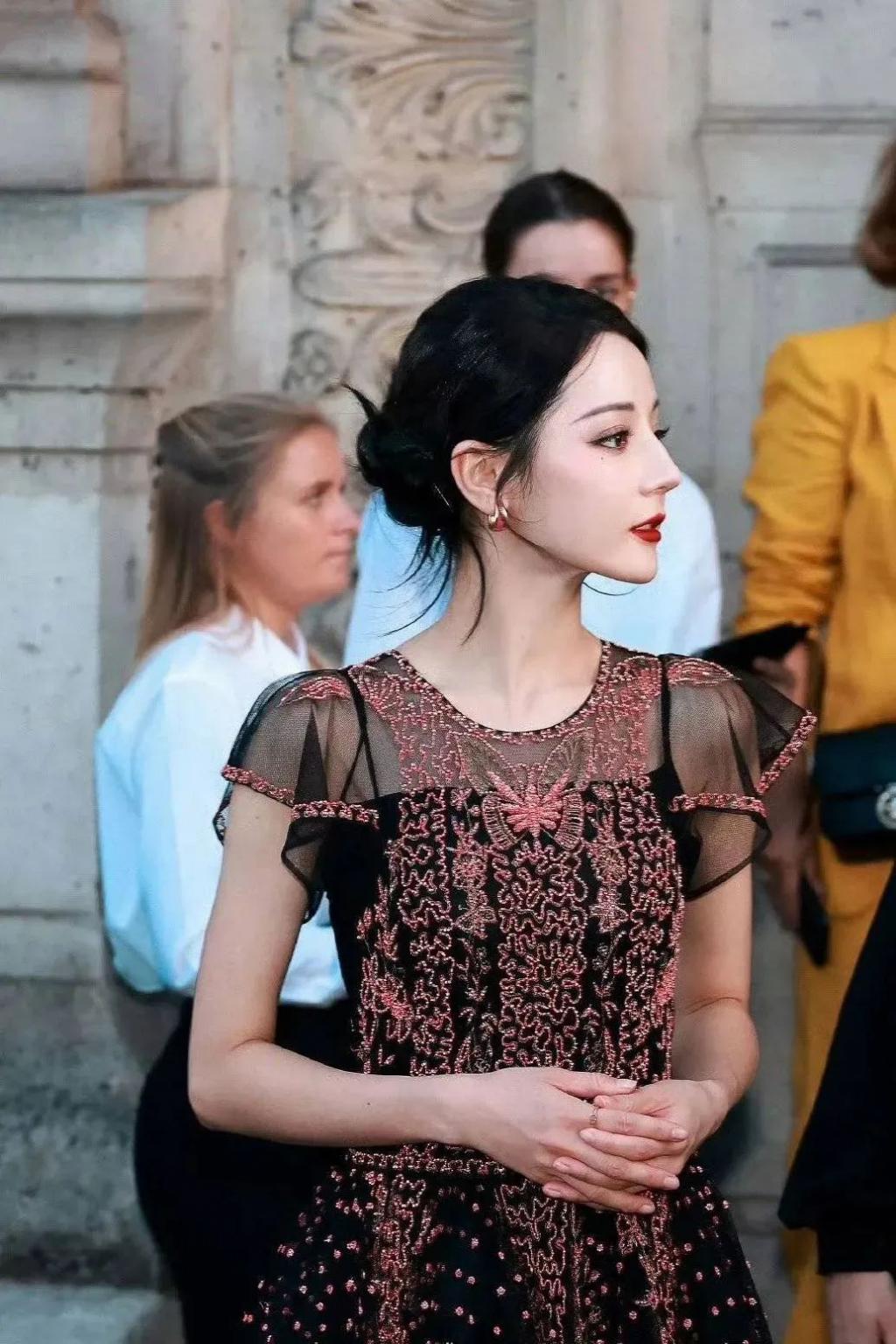 95花、85花，谁更能撑住场子，时装周走一圈就知道了！