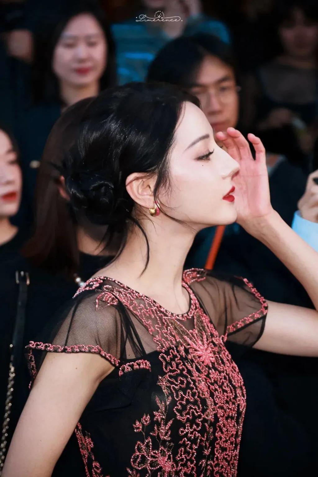 95花、85花，谁更能撑住场子，时装周走一圈就知道了！