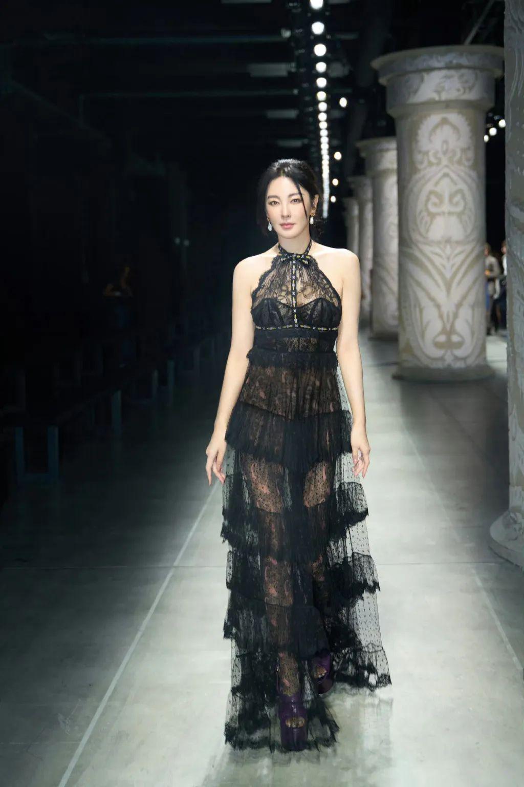 95花、85花，谁更能撑住场子，时装周走一圈就知道了！