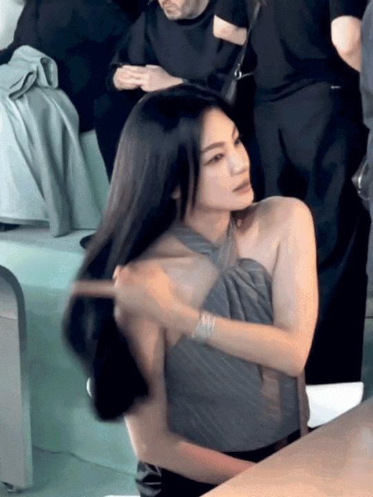 95花、85花，谁更能撑住场子，时装周走一圈就知道了！